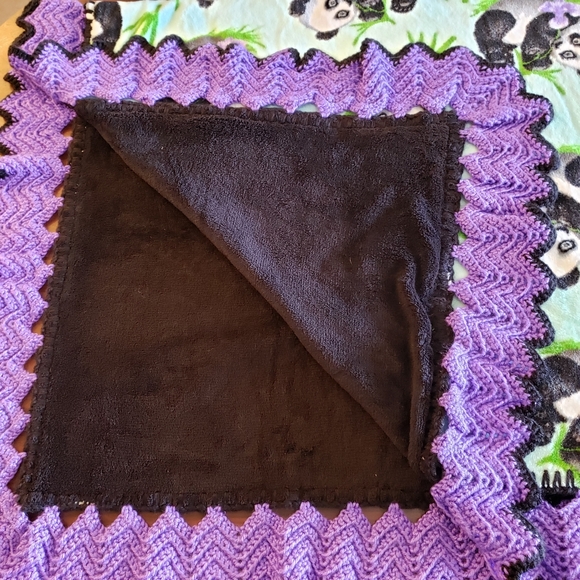 💜Gorgeous Handmade Plush One of a Kind Blanket With Hand Crocheted Edges NWOT💜 - Picture 3 of 7
